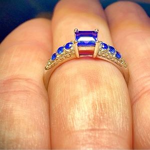 Sapphire 10kt white gold ring   Size 8